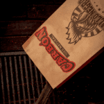 gallo negro bolsa para carbon cayendo